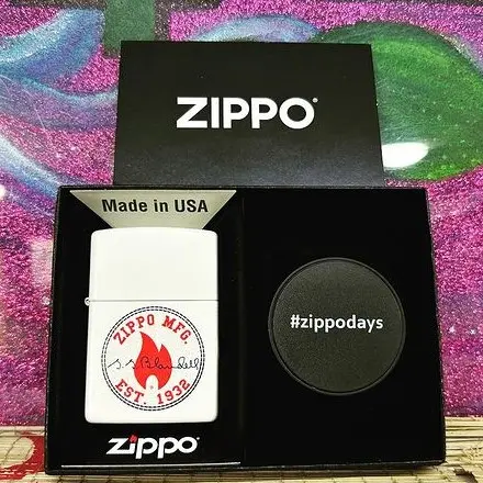 ACCENDINO ZIPPO MFG. EST 1932 WHITE